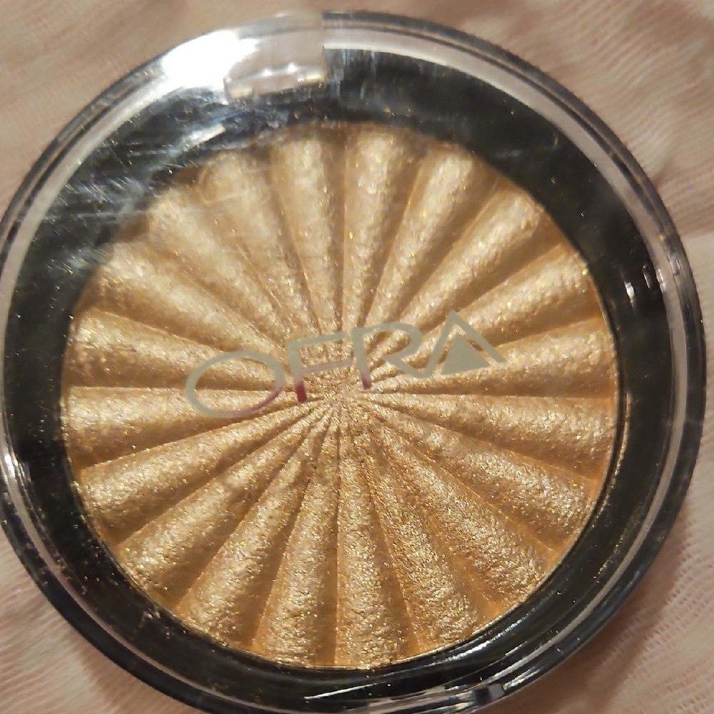 OFRA Radiant Gold Highlighter